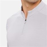 Лонгслив KATAVI на модели — для трекинга и спорта